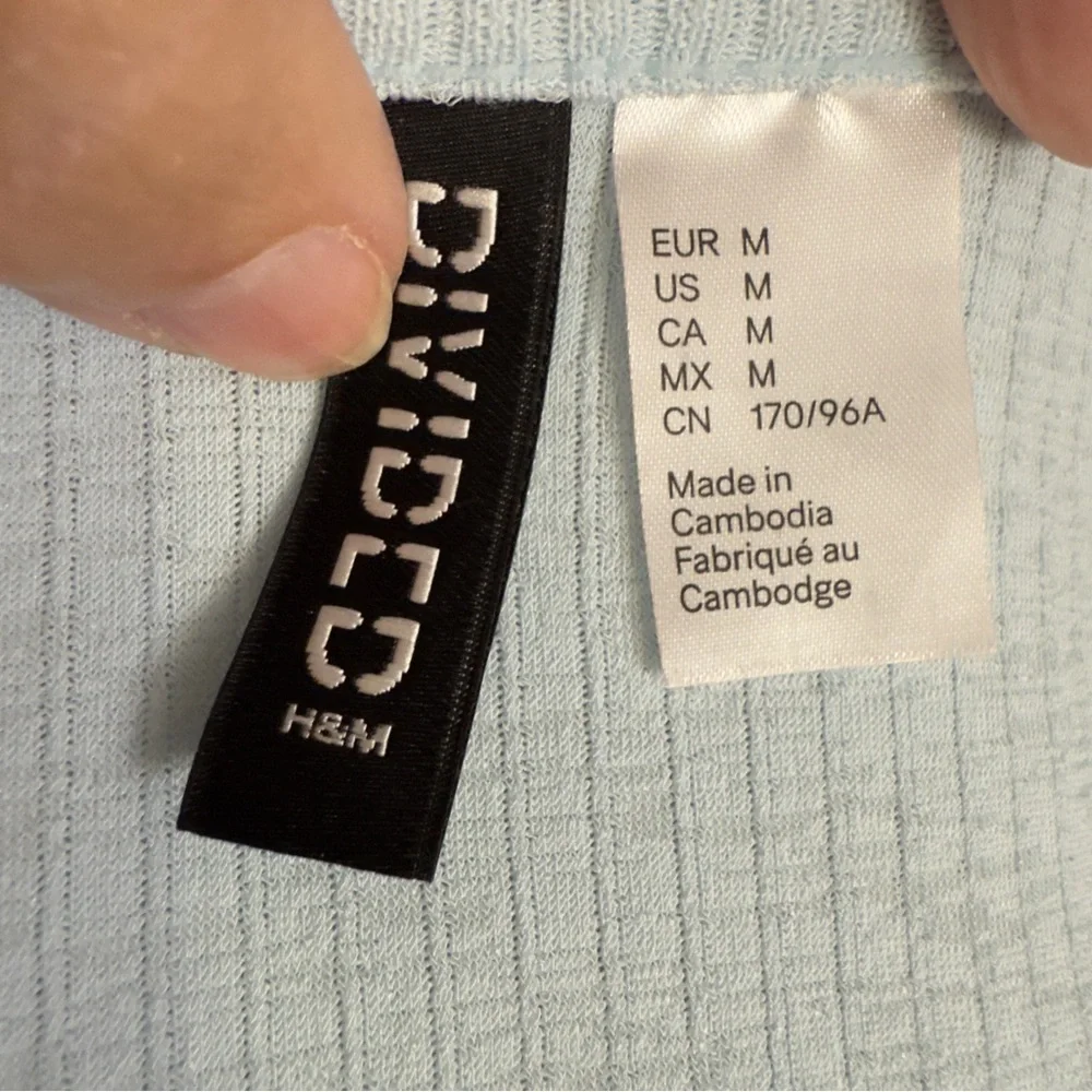 H & M Divided light blue cropped top size M - Picture 6 of 6
